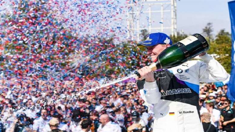Günther celebra vitória pela Fórmula E em Santiago