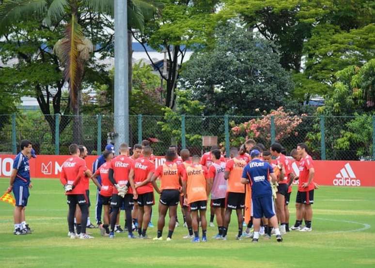 São Paulo treinou na manhã deste sábado, no CT da Barra Funda (Foto: Alexandre Coutinho/saopaulofc.net)