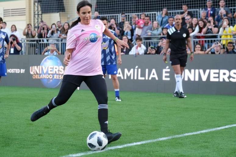 Ivete Sangalo marcou dois gols e foi eleita a craque da partida do All Star Game da Florida Cup (Foto: Divulgação)