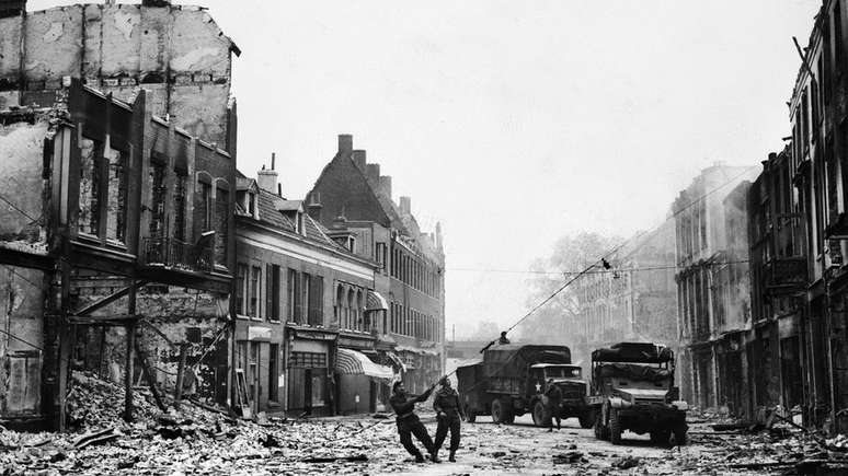 Holanda ficou sob ocupação nazista de 1940 a 1945. A imagem mostra a libertação da cidade de Arnhem.