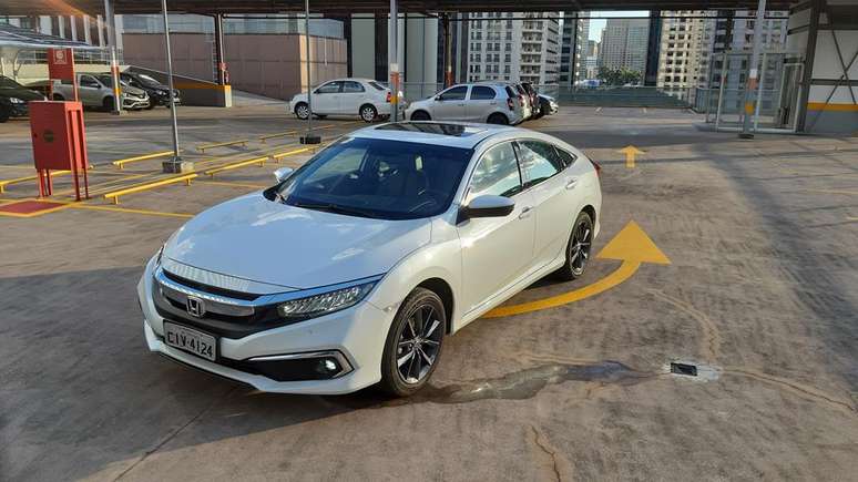 Honda Civic Touring 1.5 Turbo:  melhor versão teve aumento de R$ 4.100.