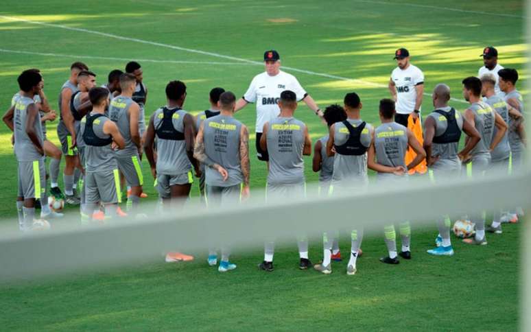 Abel Braga reúne forças para motivar elenco do Vasco antes da estreia em 2020 (Foto: Carlos Gregório Jr/Vasco)