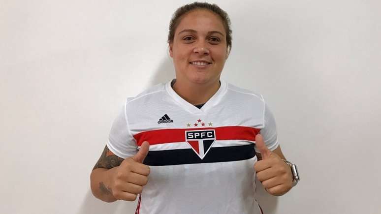 Jogadoras do Vila Nova feminino realizam sonho com transferência