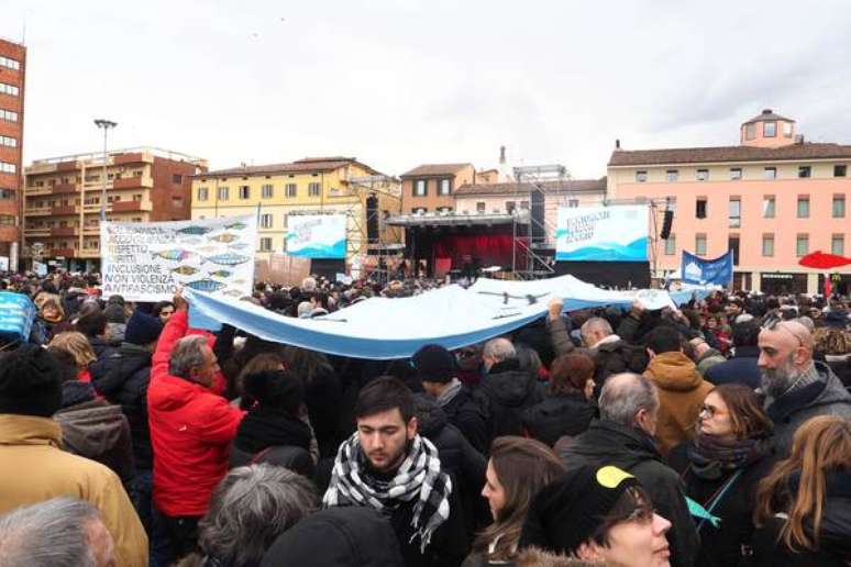 'Sardinhas' protestam contra campanha de Salvini em Bolonha