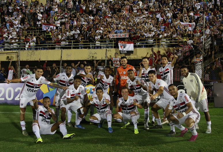 Neste sábado, o São Paulo foi eliminado pelo Oeste (Foto: Reprodução/Twitter)