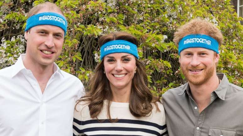 Harry e o duque e a duquesa de Cambridge apoiaram corredores do Heads Together durante a maratona de Londres em 2017