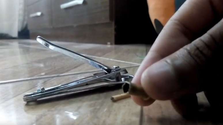 No YouTube, tutoriais ensinam a fazer munição usando fósforo, finca pino e cortador de unha