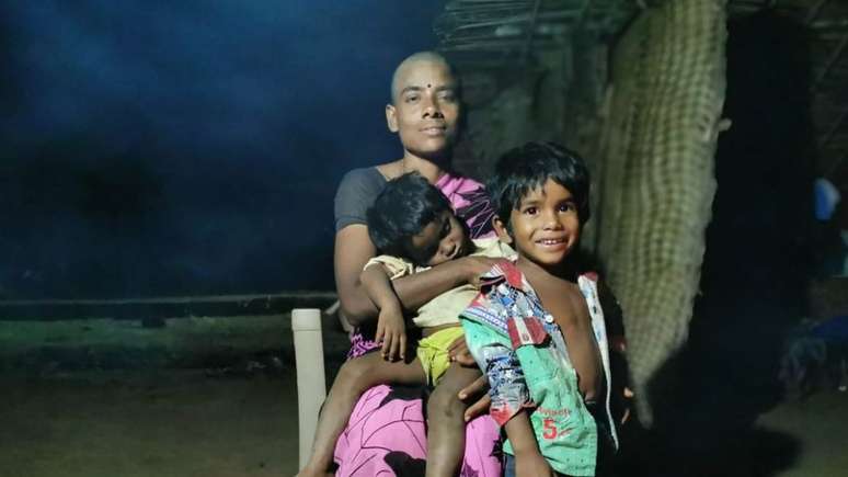 Prema conseguiu dinheiro ao vender o cabelo, mas foi o suficiente apenas para comprar arroz