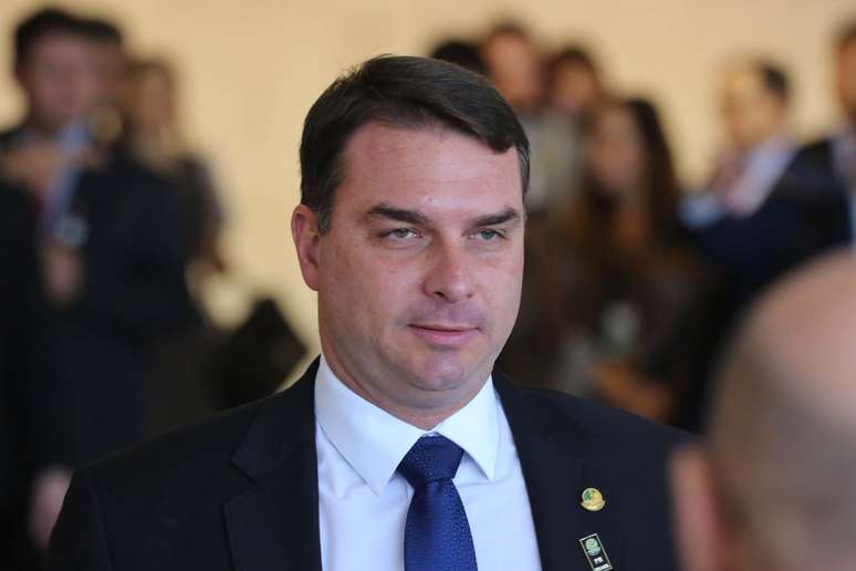 Flávio Bolsonaro ainda será investigado