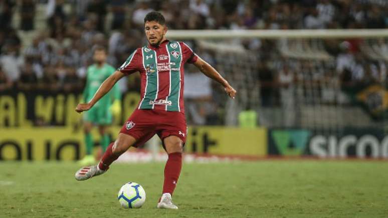 Yuri vai ser poupado para não agravar problema muscular (Foto: Lucas Merçon/Fluminense)