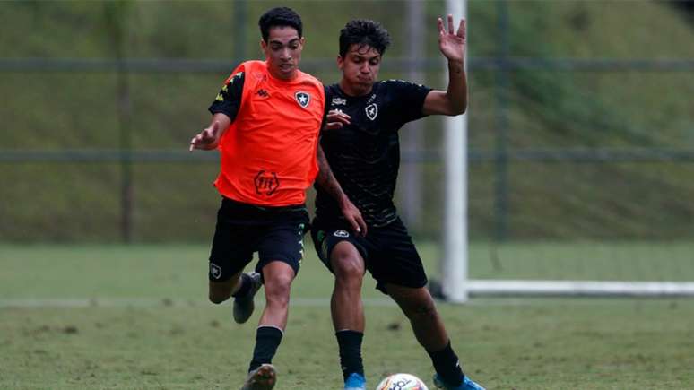 Hugo e Diego Ayres foram bem na atividade (Foto: Vítor Silva/Botafogo)