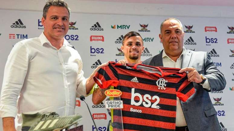 Bruno Spindel e Marcos Braz: apresentação de Michael (Foto: Divulgação / Flamengo)