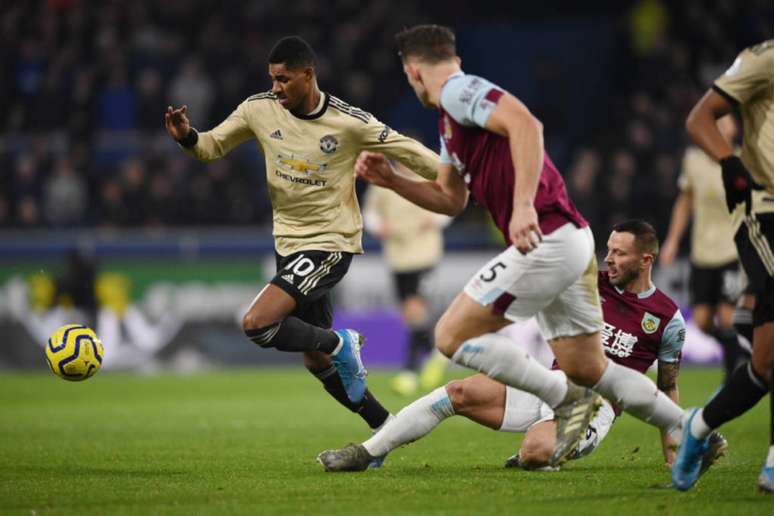Rashford em ação pelo United: machucado, o camisa 10 do Manchester não enfrenta o Burnley (Foto:OLI SCARFF/AFP)
