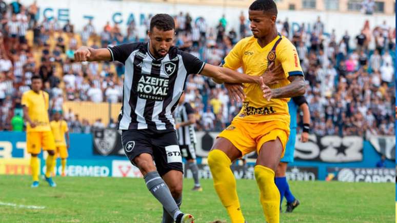 Caio Alexandre foi titular contra o Madureira (Foto: Myphotopress)