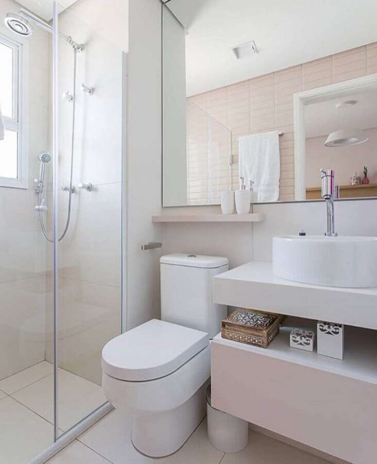 38. Decoração clean para banheiro de apartamento planejado – Foto: Renata Pauperino
