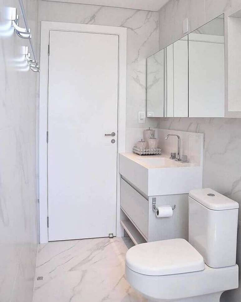 45. Decoração simples para banheiro pequeno de apartamento todo branco – Foto: Pinterest