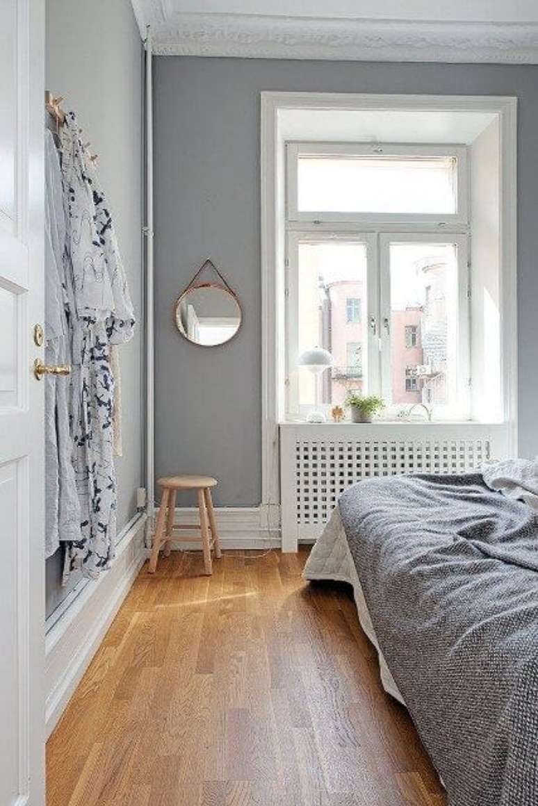 9. Quarto moderno com rodapé branco alto – Foto: Ombiaombia