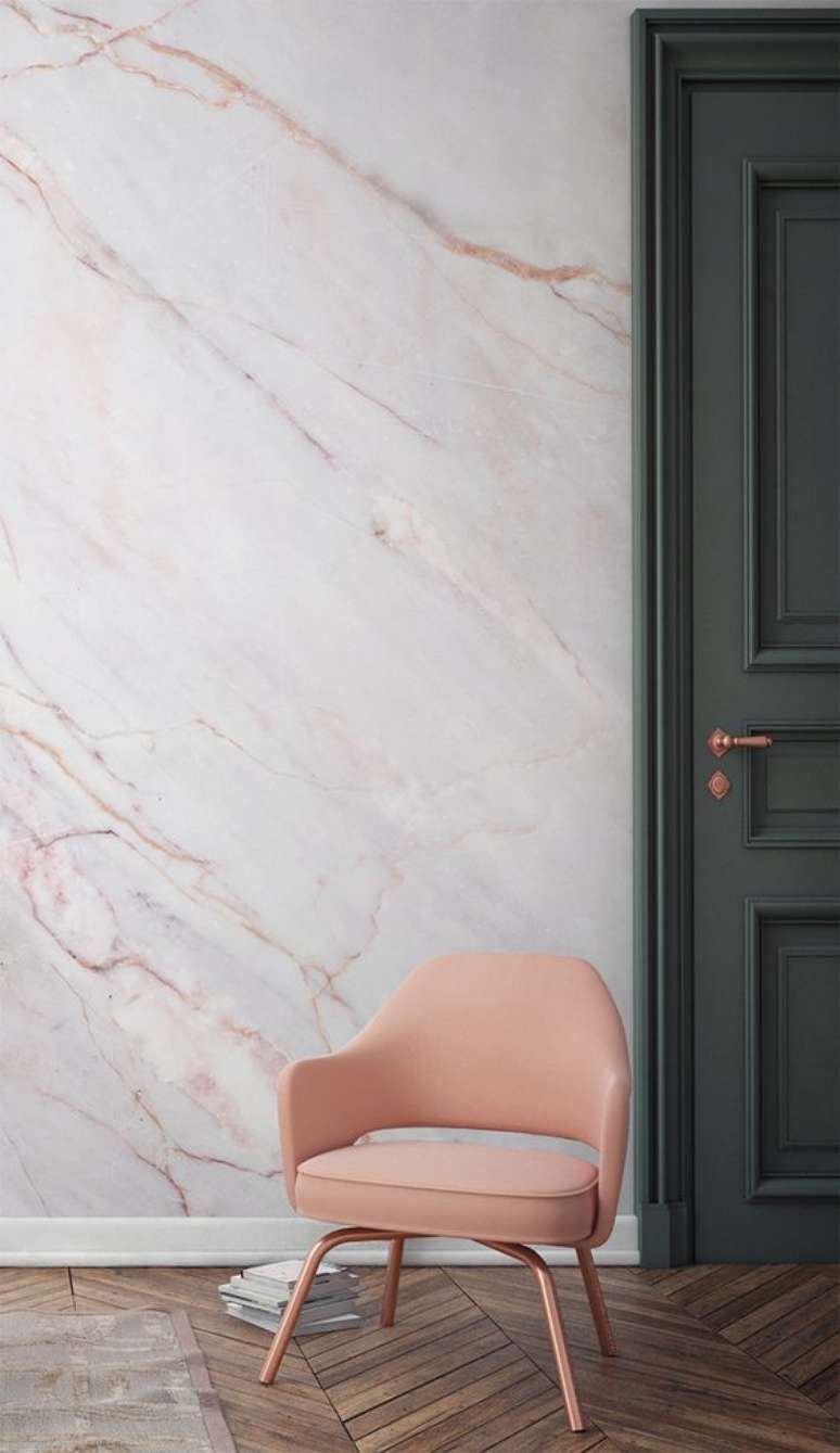 15. Sala moderna em tons de rosa e rose gold com rodapé branco simples – Foto: Inara Souza