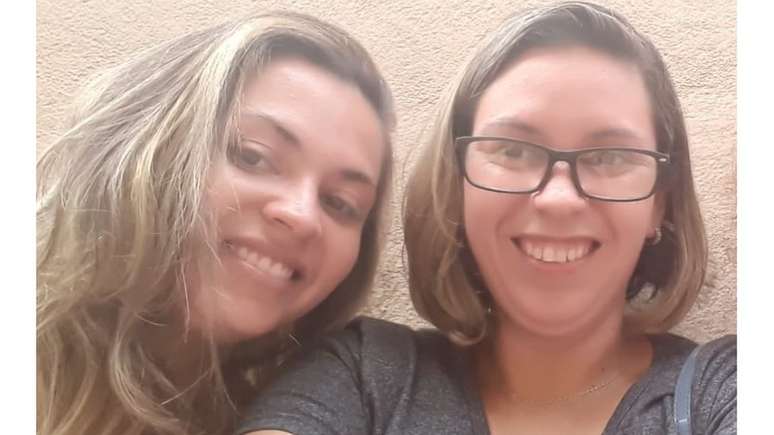 Após se reencontrarem, as irmãs Lucilene e Luciana (de óculos) não perderam mais contato e mantêm relação próxima