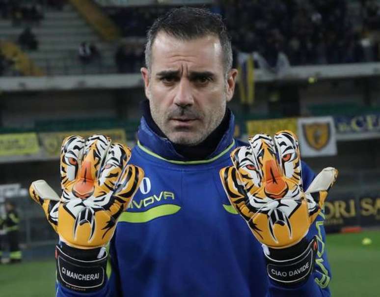 Ídolo do Chievo, goleiro Sorrentino anuncia aposentadoria