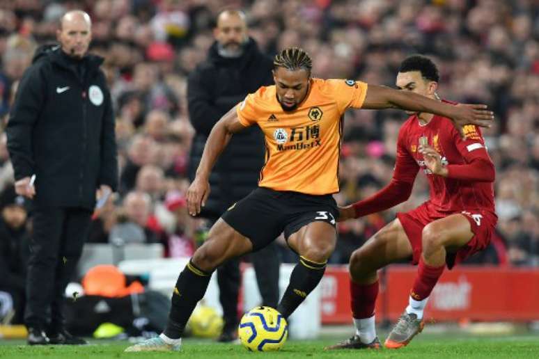 Traoré tem se destacado na Inglaterra jogando pelo Wolverhampton (Foto: PAUL ELLIS / AFP)