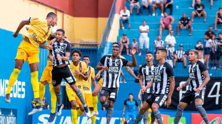 Jogadores do Botafogo contra o Madureira (Foto: MyphotoPress)