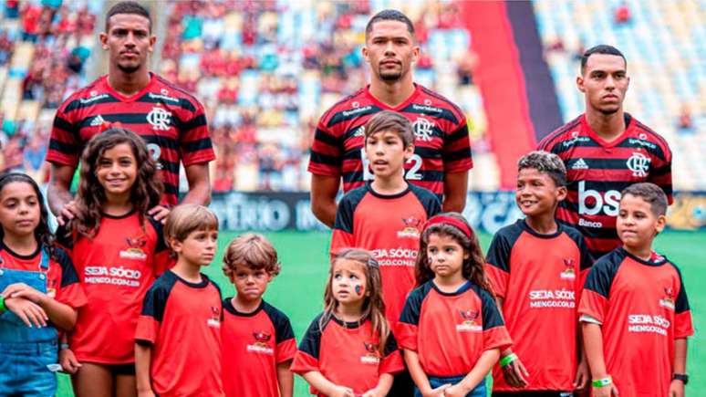 Flamengo de Maurício Souza entrará em campo às 21h (Foto: Paula Reis / Flamengo)
