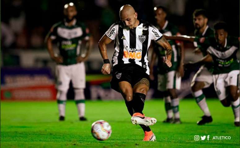 Fábio Santos foi o responsável por abrir o placar no Parque do Sabiá-(Bruno Cantini/Atlético-MG)