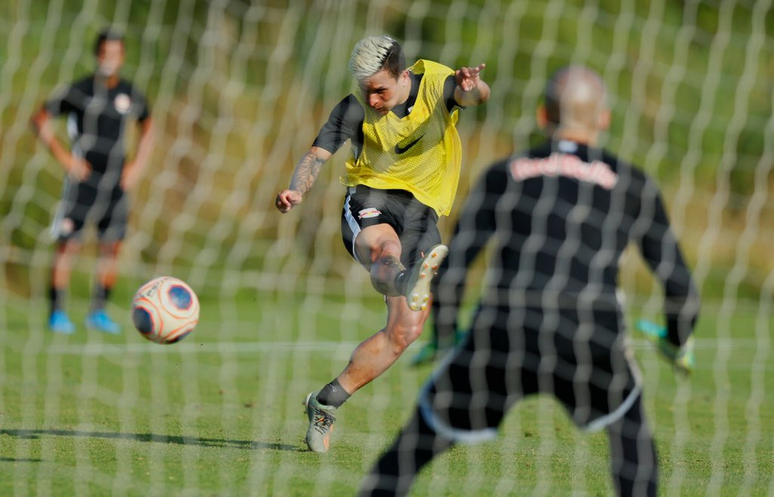 O atacante Artur deve ser titular na partida de quinta-feira (Foto: Divulgação/Bragantino)