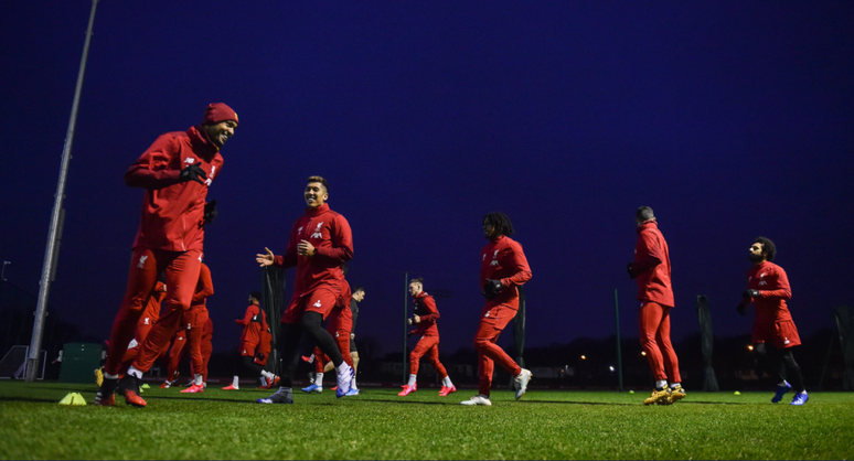 Jogadores treinando para a partida contra os Wolves (Foto: Divulgação/Liverpool)