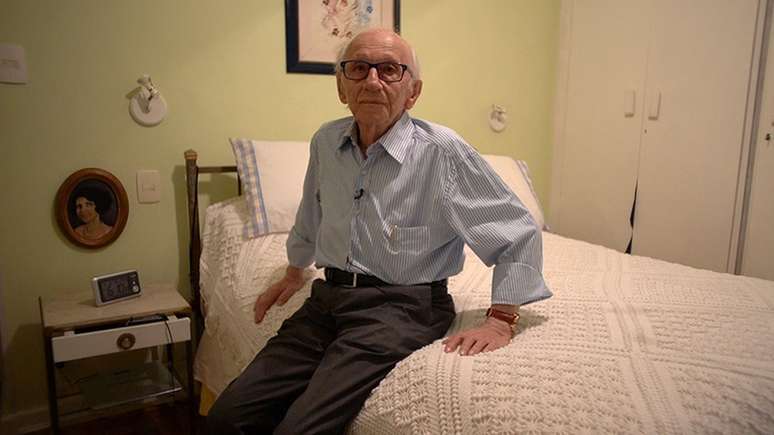 Andor Stern, em sua casa em SP: 'Cada dia que eu vivo &eacute; uma sobremesa. Talvez isso explique essa intensidade de querer viver e que os outros vivam. Tenho o m&aacute;ximo respeito pela vida'