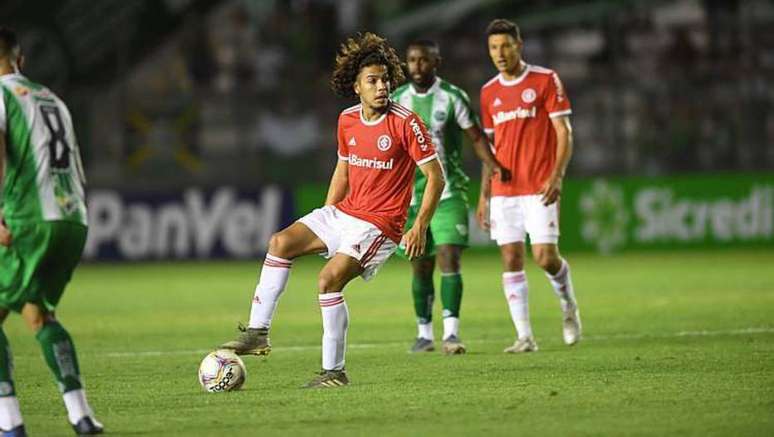 Com gol de pênalti, Inter derrota o Juventude em Caxias