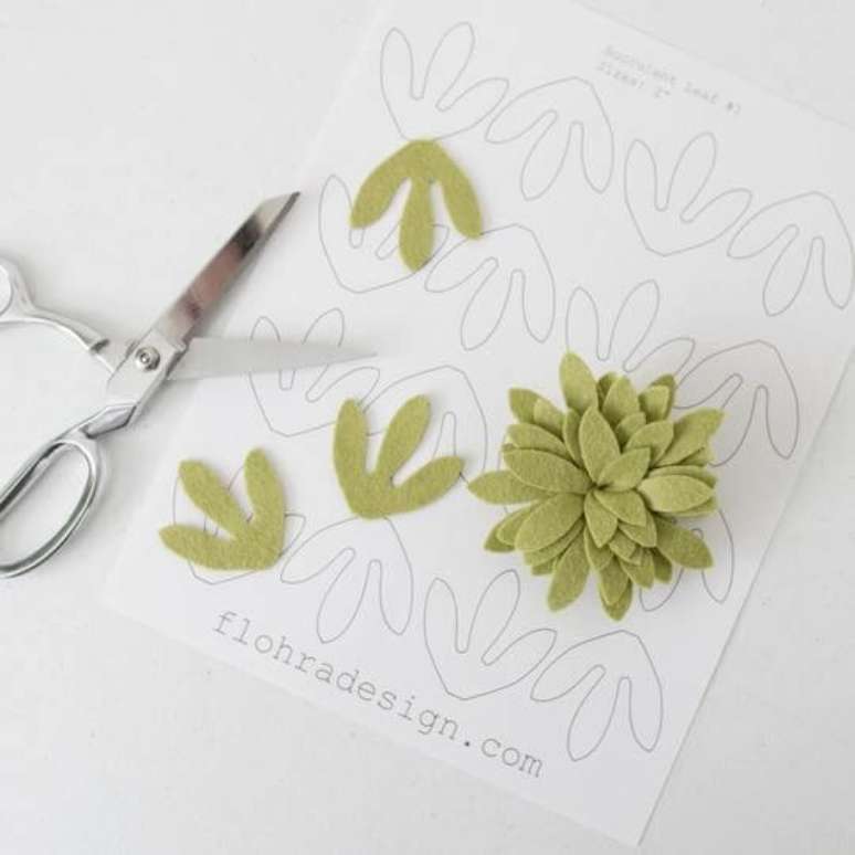 72. Molde de flor de feltro verde – Foto: Flohra Design