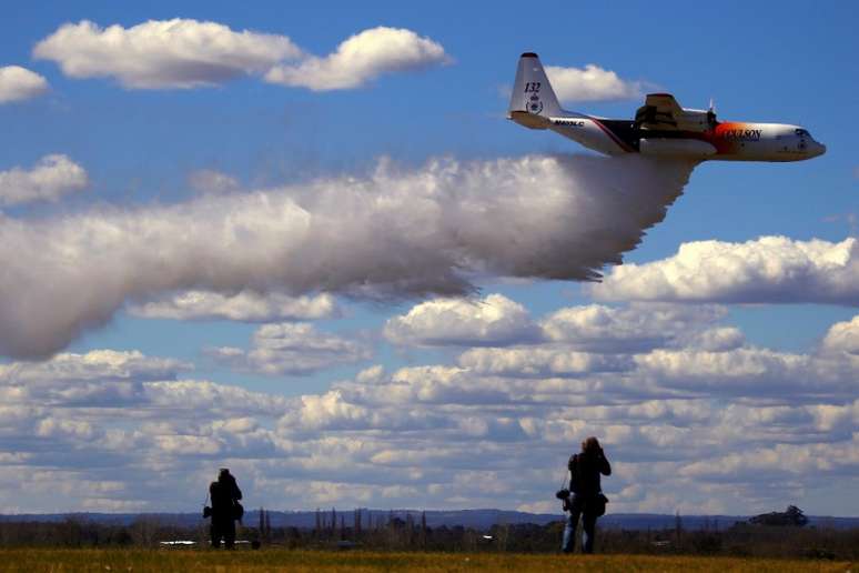 Avião C-130 Hercules de combate a incêndios faz voo de exibição em Sydney
01/09/2017
REUTERS/David Gray