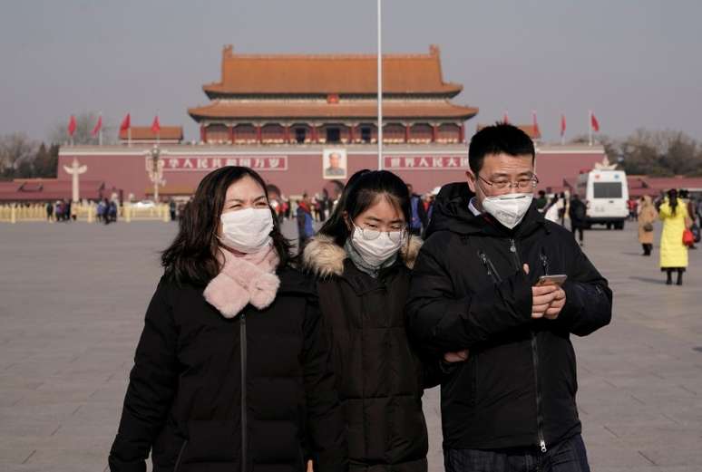 Turistas com máscara de proteção na Praça da Paz Celestial, em Pequim
22/01/2020
REUTERS/Jason Lee