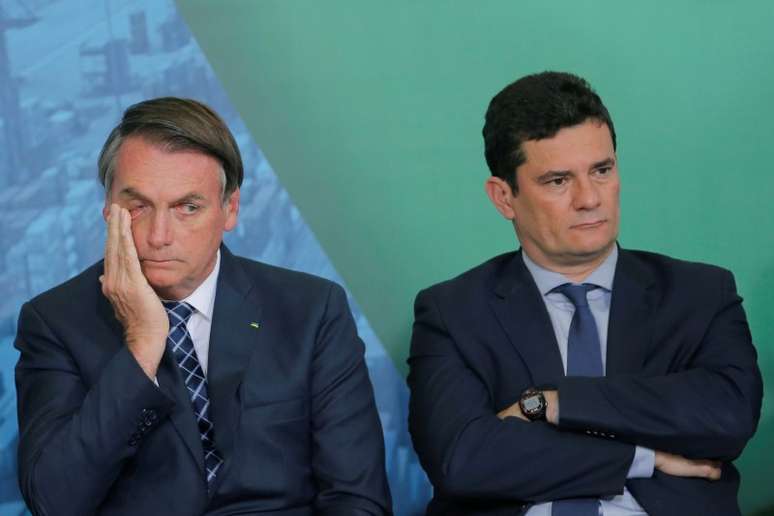 Presidente Jair Bolsonaro e ministro da Justiça, Sergio Moro, durante cerimônia no Palácio do Planalto
18/12/2019 REUTERS/Adriano Machado