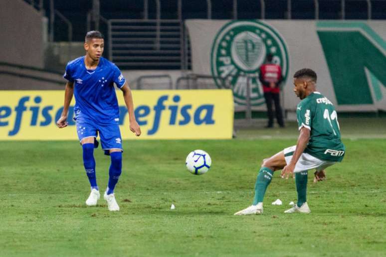 O lateral se destacou na Raposa em 2019 e chamou atenção do time paulista-(Gustavo Aleixo/Cruzeiro)