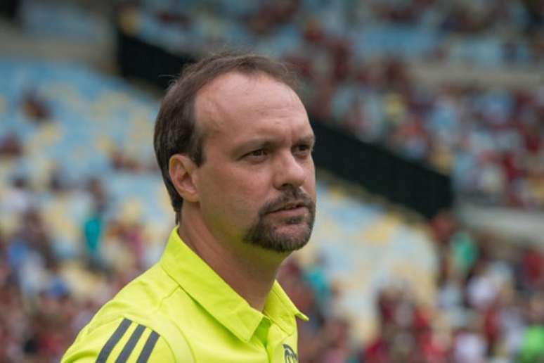 Mauricio Souza é o técnico do Flamengo com o time com os garotos neste Carioca (Foto: Alexandre Vidal)