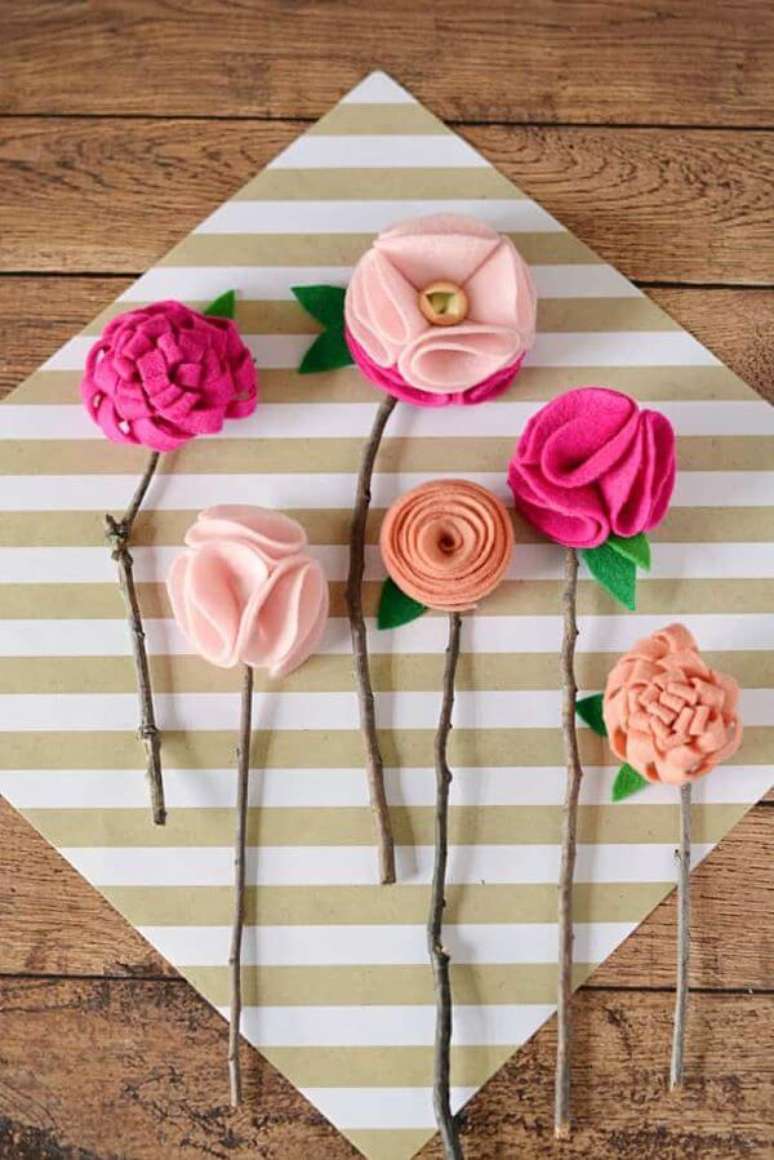 70. Flores de feltro para decora&ccedil;&atilde;o de casa &ndash; Foto: Mommy Moments