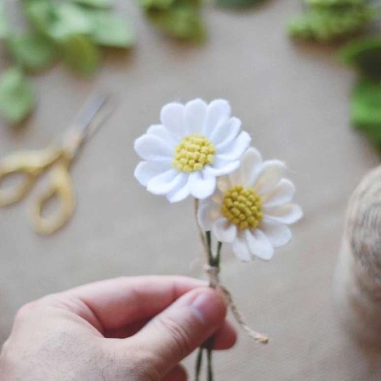 34. Flor de feltro margarida &ndash; Via: Pictame