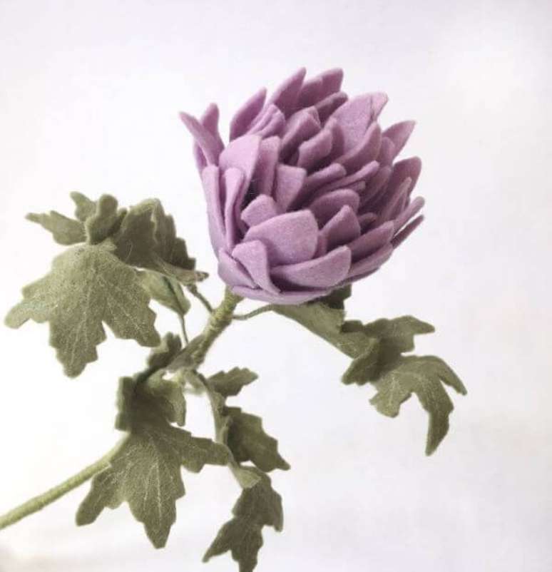 49. Flor de feltro lilás – Via: Pinterest