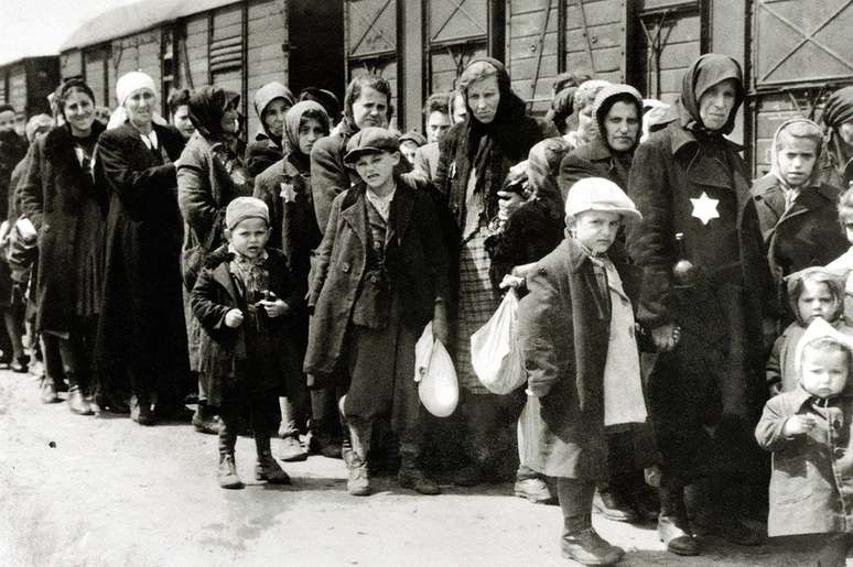 Pelo menos 1,3 milhão de pessoas foram enviadas para Auschwitz-Birkenau durante a guerra - 90% delas eram judias