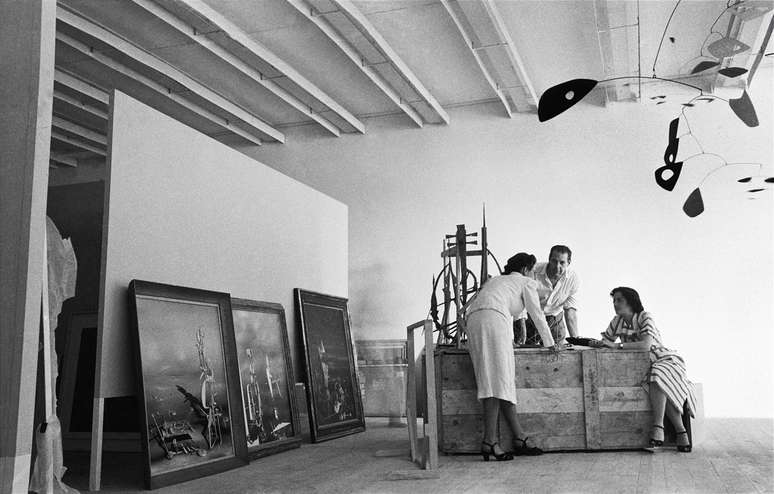 Ele também fez fotos da montagem da primeira Bienal, em 1951