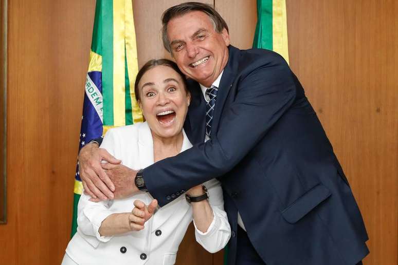 Regina Duarte e Jair Bolsonaro durante encontro no Palácio do Planalto