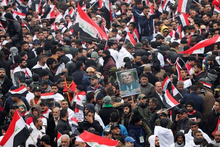 Apoiadores de clérigo iraquiano Moqtada al-Sad protestam contra presença militar dos EUA no Iraque
24/01/2020
REUTERS/Thaier al-Sudani