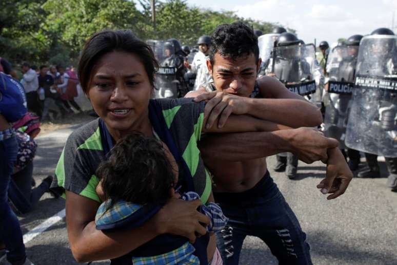 Migrantes da América Central fogem da polícia mexicana perto de Frontera Hidalgo, em Chiapas
23/01/2020
REUTERS/Andres Martinez Casares