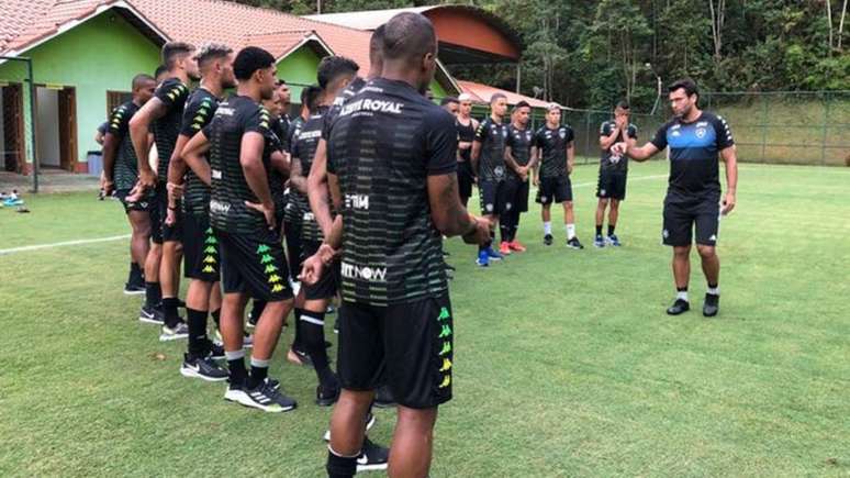 Alberto Valentim é o treinador do Botafogo (Foto: Divulgação/Botafogo)