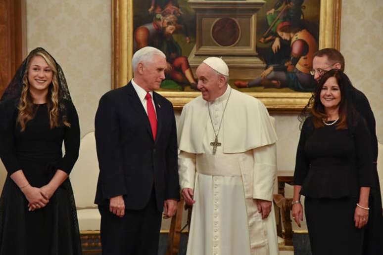 Papa Francisco recebe Mike Pence no Vaticano