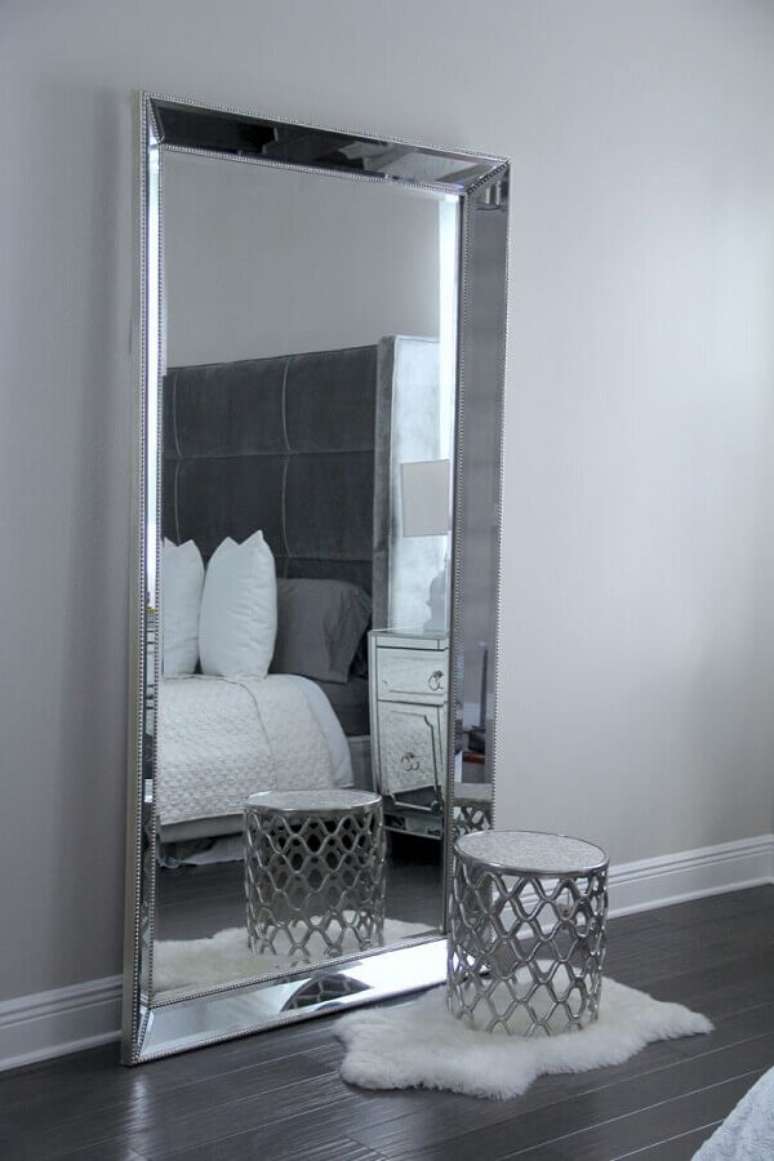 57. Modelo de espelho grande de chão bisote – Foto: Assetproject