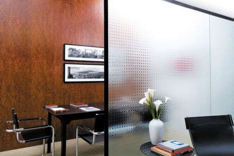 5. Tipos de vidro para divis&oacute;ria em escrit&oacute;rio: impresso &ndash; Foto: Reflex temper Vidros